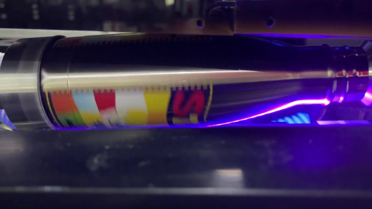 S165 printing a decorated irregular bottle in real production